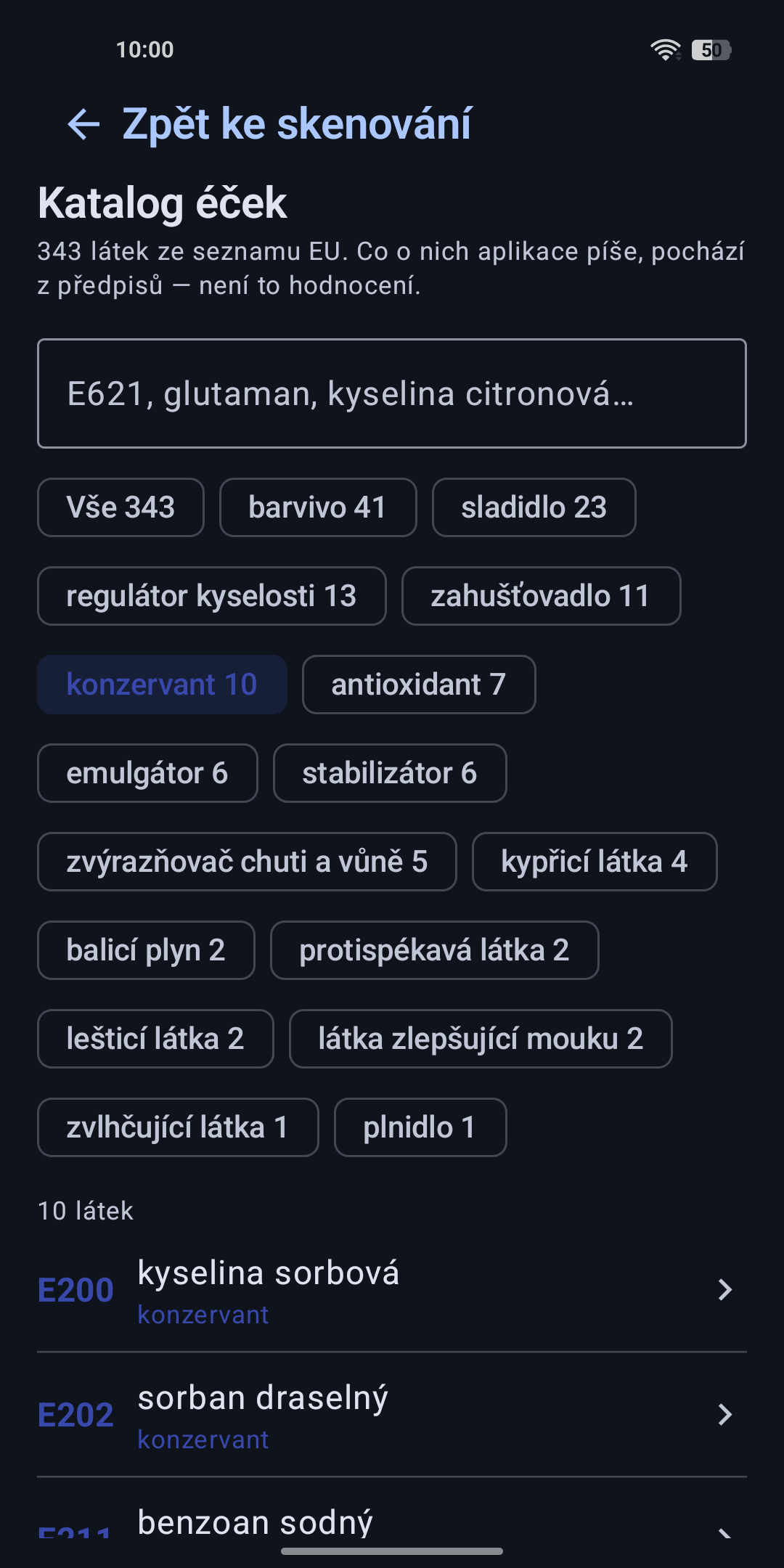 Katalog éček v aplikaci: 343 látek ze seznamu EU s poznámkou, že co o nich aplikace píše, pochází z předpisů a není to hodnocení. Pole pro hledání podle kódu i názvu, filtry funkčních tříd s počty (barvivo 41, sladidlo 23, konzervant 10…) s vybranými konzervanty a pod nimi E200 kyselina sorbová, E202 sorban draselný a E211 benzoan sodný.